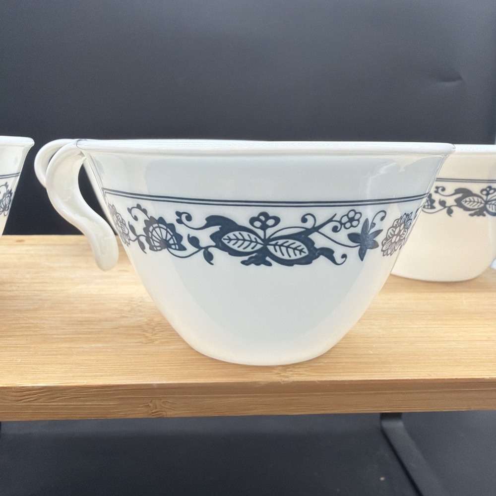 4 VTG Corning CORELLE Livingware OLD TOWN BLUE ONION Hook Handle Tea Cup Coffee
